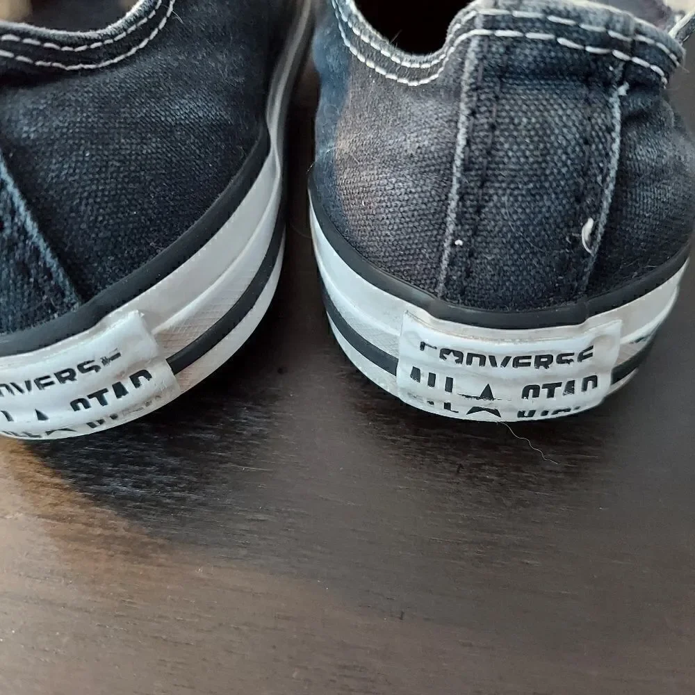 Converse sneakers youth size 3 in good condition